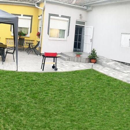 Viktor Apartmanhaz Замарди Экстерьер фото