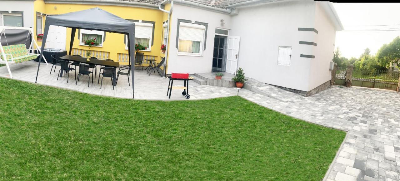 Viktor Apartmanhaz Замарди Экстерьер фото