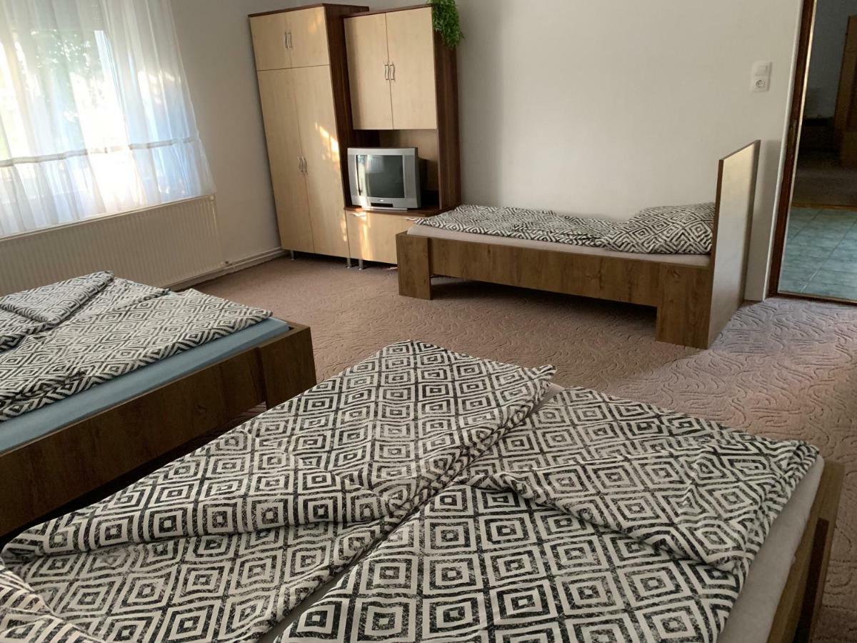 Viktor Apartmanhaz Замарди Экстерьер фото