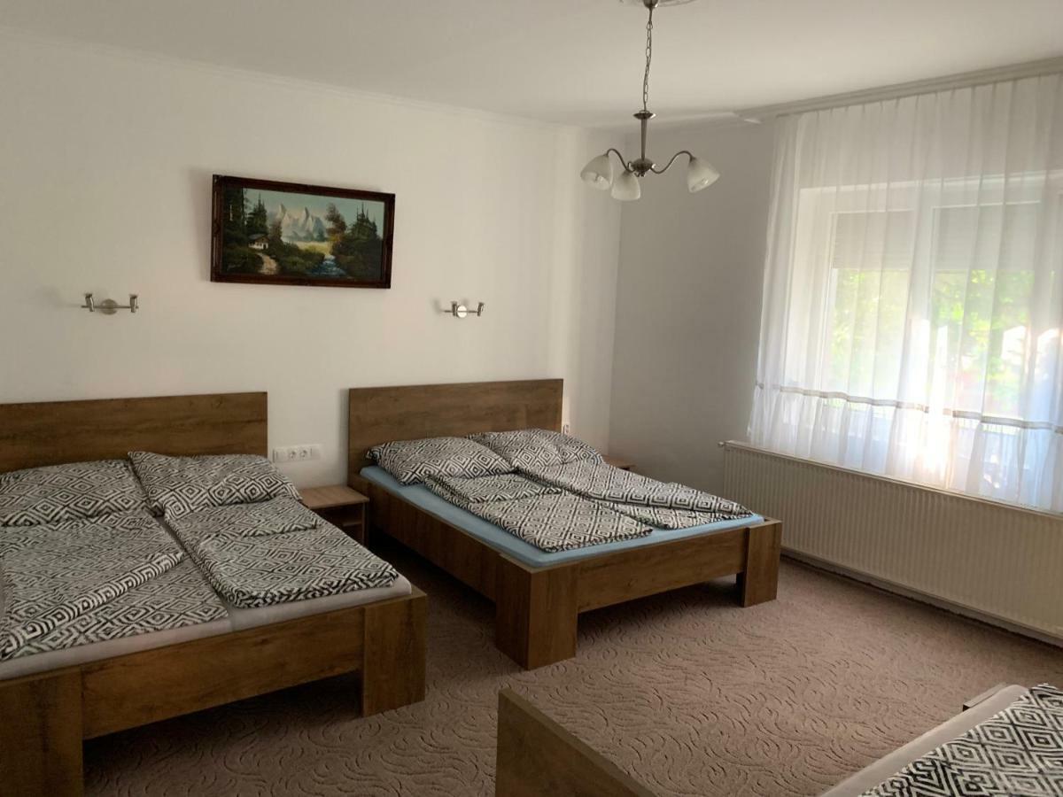 Viktor Apartmanhaz Замарди Экстерьер фото